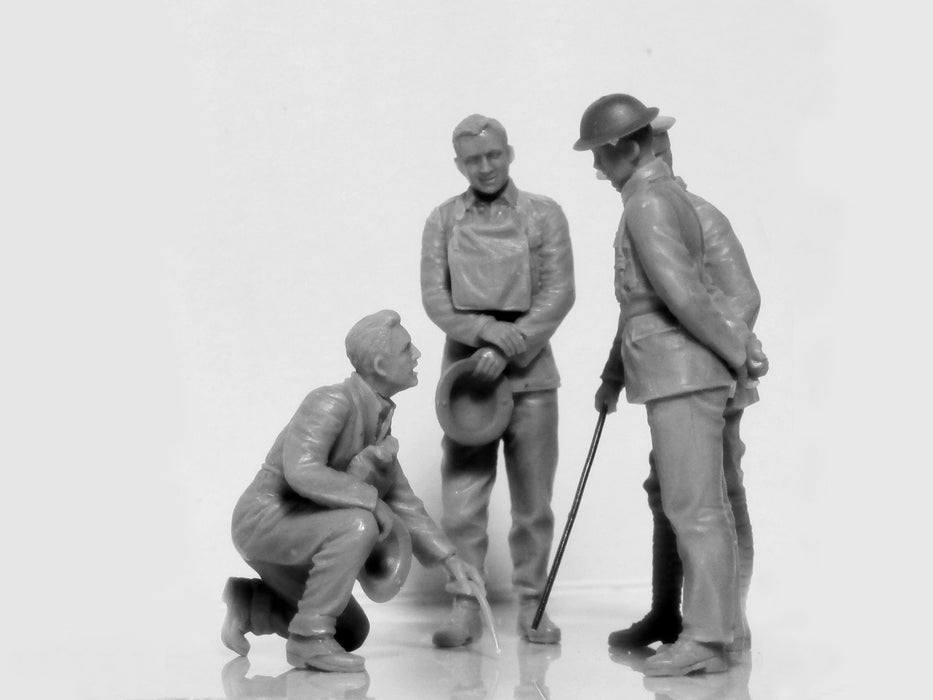 Model T RNAS Armoured Car with WWI British Tank Crew 1:35