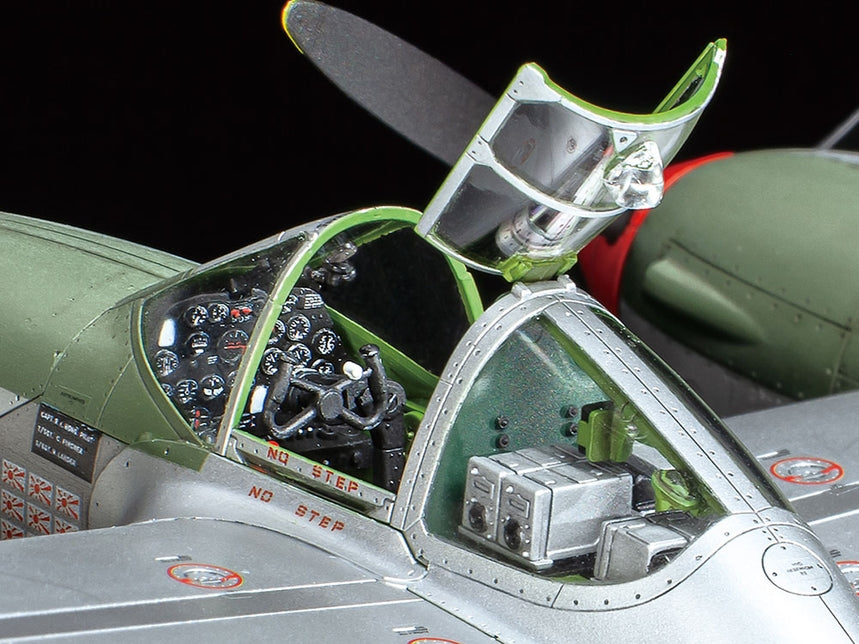 Lockheed P-38 J Lightning (1:48)