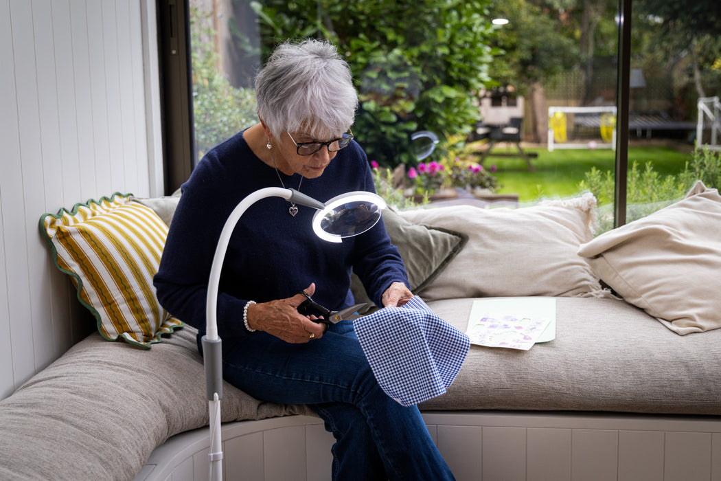 Magnificent Pro 3-in-1 Magnifying Lamp