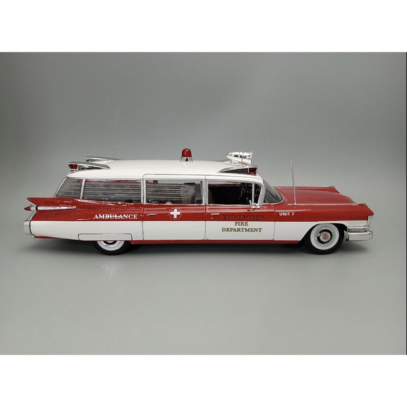 1959 Cadillac Ambulance w/ Gurney 1:25