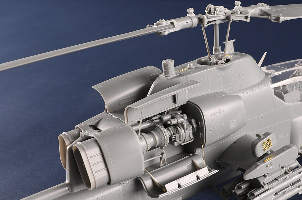 AH-1W Super Cobra 1:35 — EireHobbies
