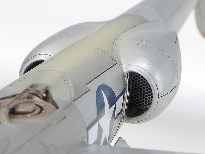 Lockheed P-38 J Lightning (1:48)