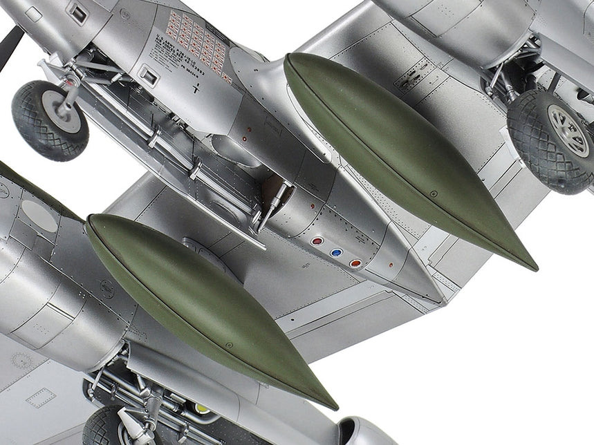 Lockheed P-38 J Lightning (1:48)