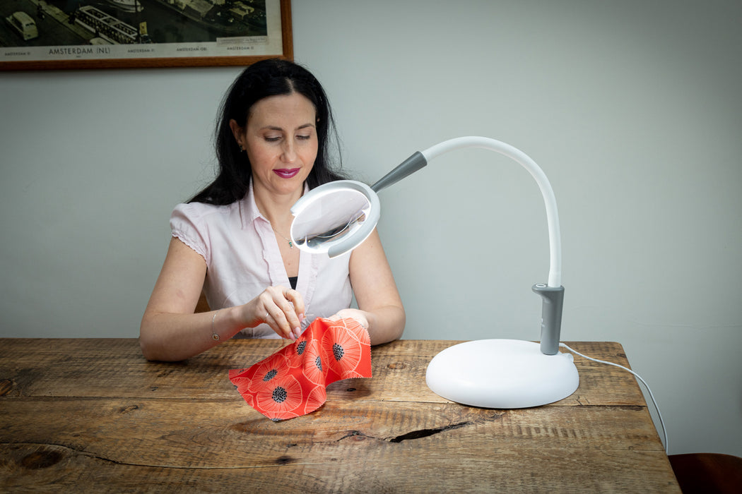 Magnificent Pro 3-in-1 Magnifying Lamp